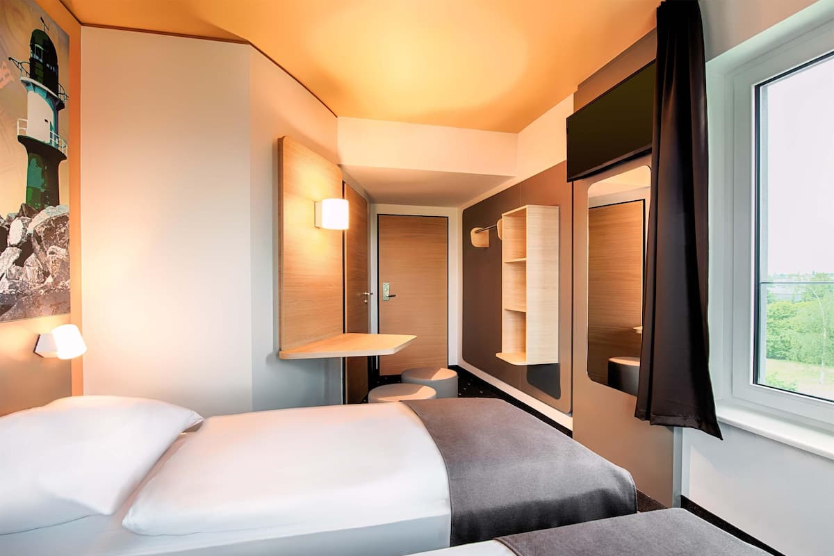 Twin Room | Desk, soundproofing, free WiFi, bed sheets