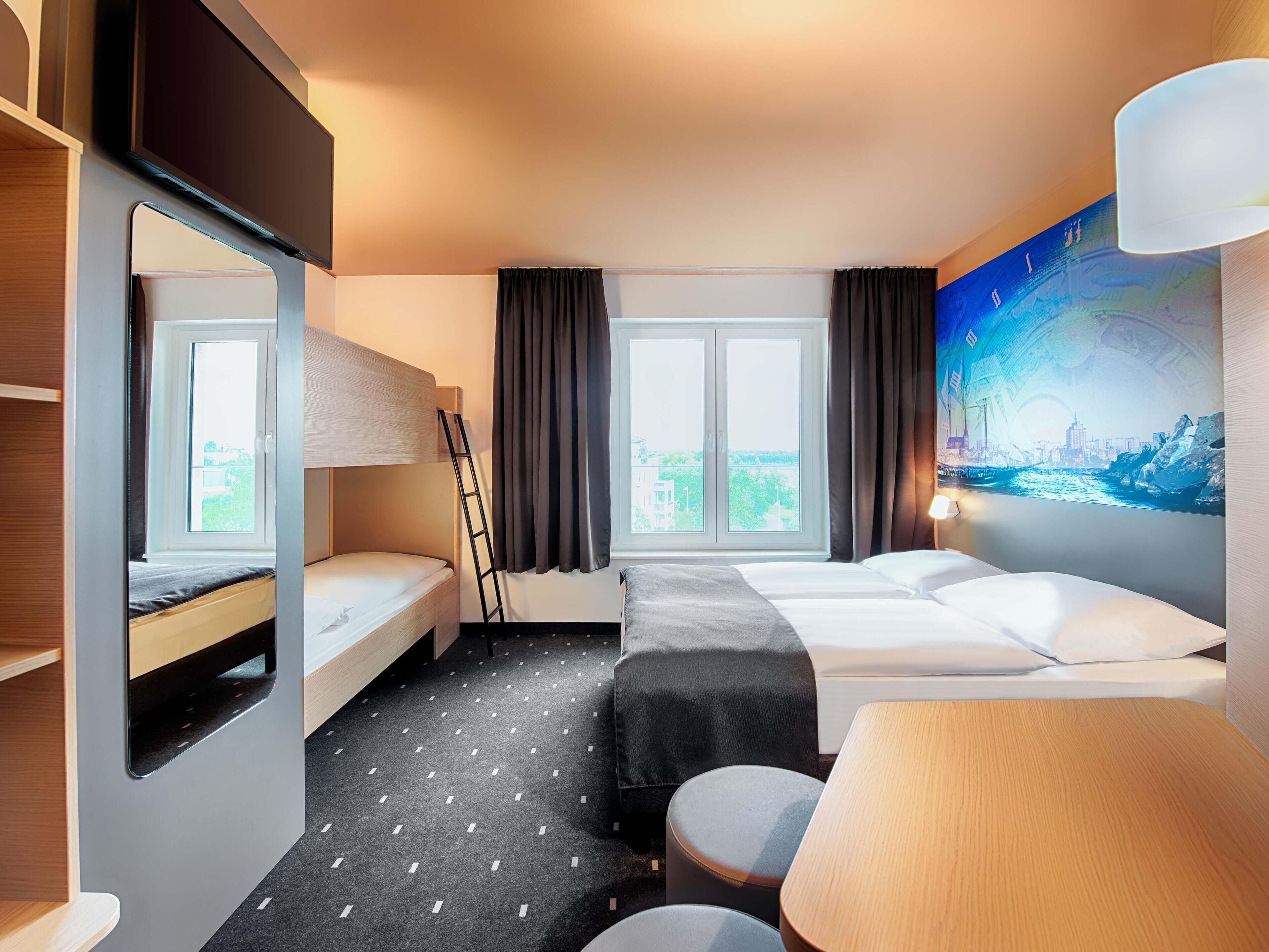 Neljän hengen huone | Työpöytä, äänieristys, ilmainen Wi-Fi, vuodevaatteet