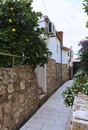 Apartment (One-Bedroom Apartment) | Exterior