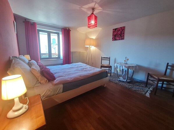 4 bedrooms, free WiFi, bed sheets