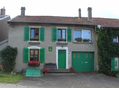 Gîte confortable avec terrasse et jardin, près de Baccarat, idéal pour nature et détente