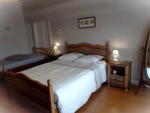 4 bedrooms, free WiFi, bed sheets