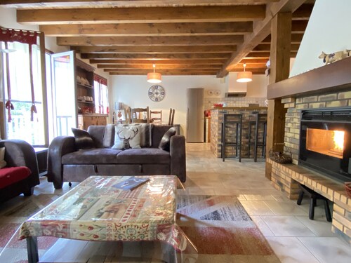 Maison de ville 9P, 4 chambres. Balcon et parking.