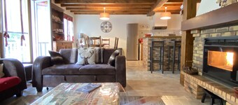 Maison de ville 9P, 4 chambres. Balcon et parking.