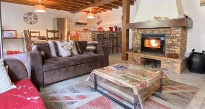 Maison de ville 9P, 4 chambres. Balcon et parking.