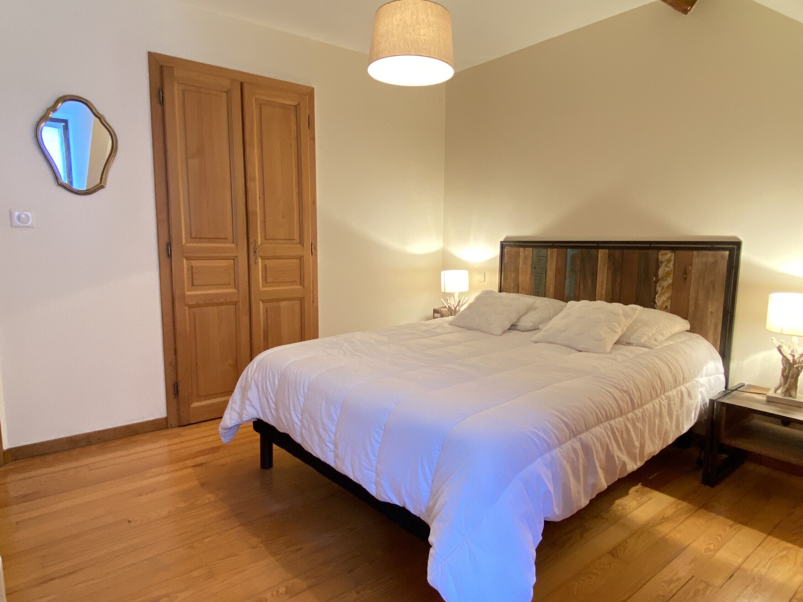 4 bedrooms, travel crib