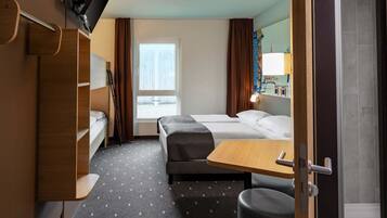 Premium bedding, desk, free WiFi