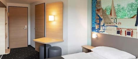 Double Room | Premium bedding, desk, WiFi (free)