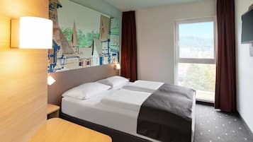Premium bedding, desk, free WiFi