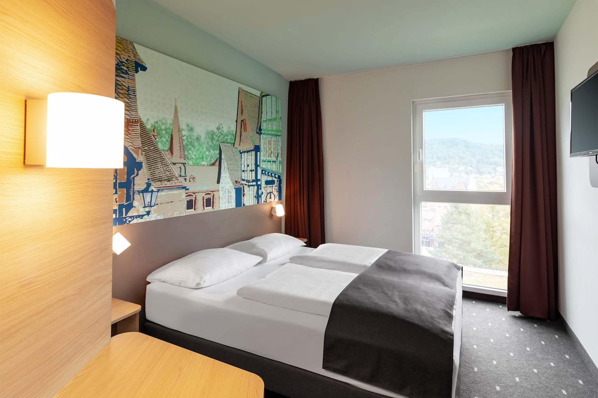 Habitación doble | Ropa de cama de alta calidad, escritorio y wifi gratis