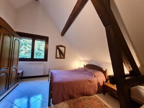 2 bedrooms, free WiFi, bed sheets - "Charmant Gîte Campagnard Proche Nancy – Nature, Confort et Activités ! " (Thélod)
