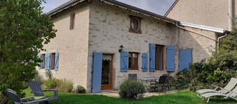 Family-friendly cottage with garden, wifi, baby gear, pet-friendly