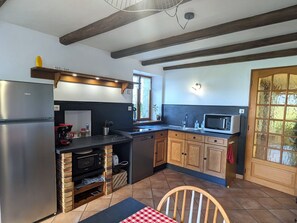 Kühlschrank, Geschirrspüler, Hochstuhl