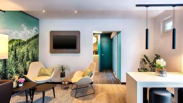 Desk, soundproofing, free WiFi