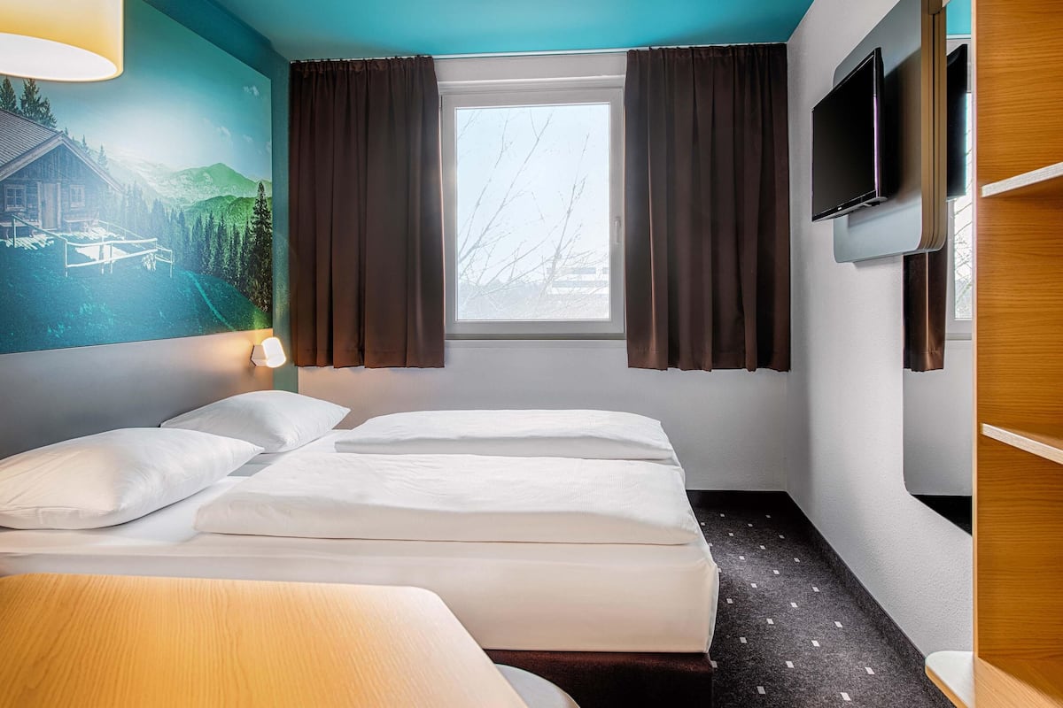 Escritorio, sistema de insonorización y wifi gratis