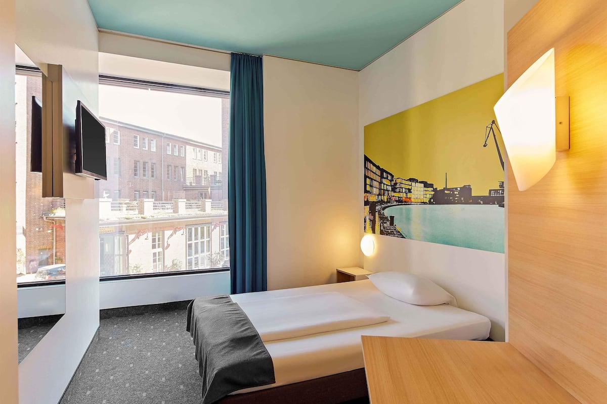Single Room | Desk, free WiFi, bed sheets