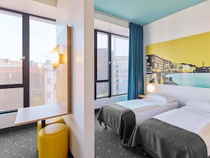 Twin Room | Desk, free WiFi, bed sheets