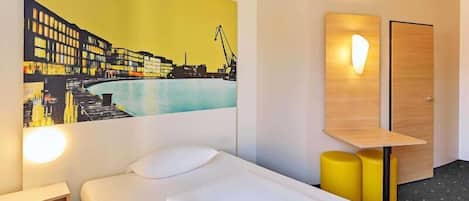 Single Room | Desk, WiFi (free), bed sheets