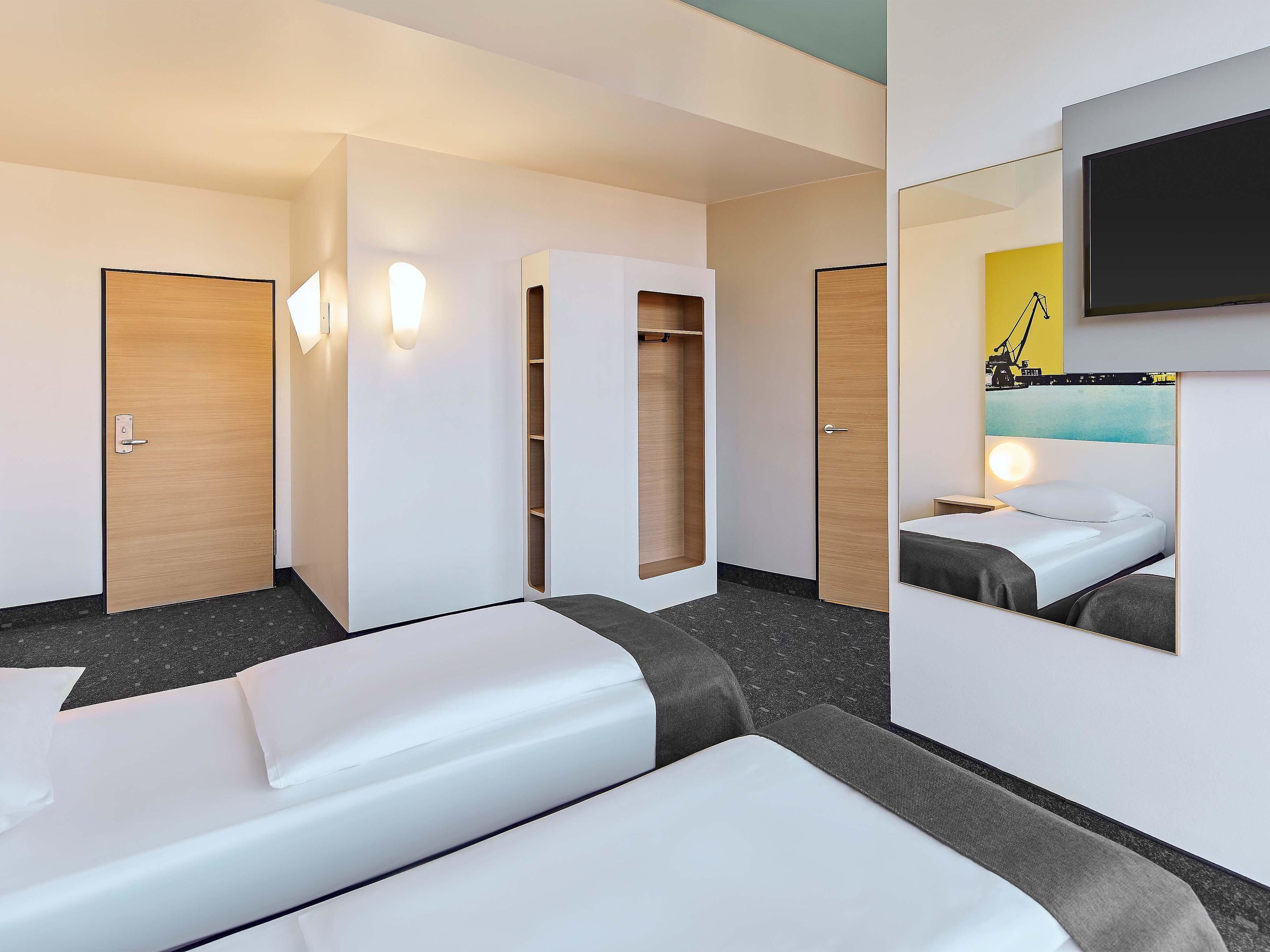 Twin Room | Desk, free WiFi, bed sheets