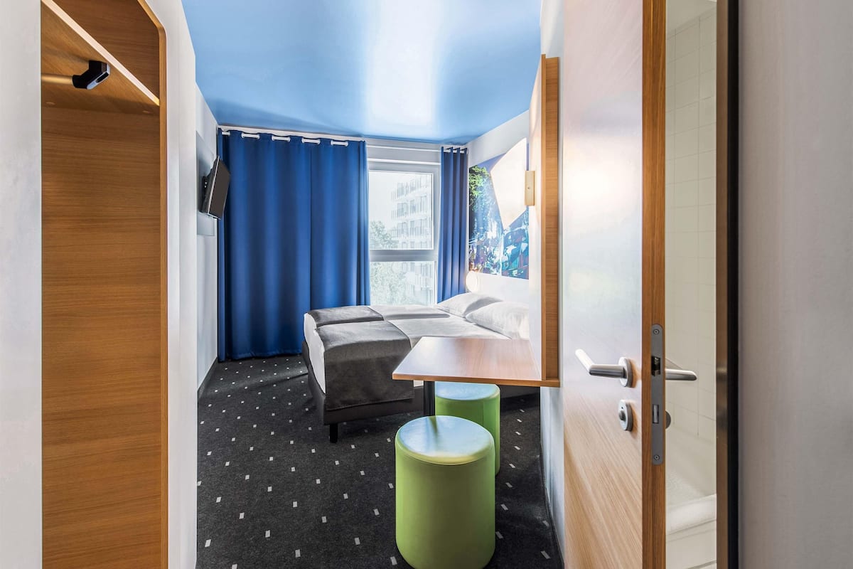 Zweibettzimmer | Allergikerbettwaren, Schreibtisch, schallisolierte Zimmer