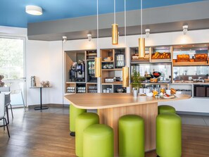 Bar (on property) - B&B Hotel Neu-Ulm (Neu-Ulm)