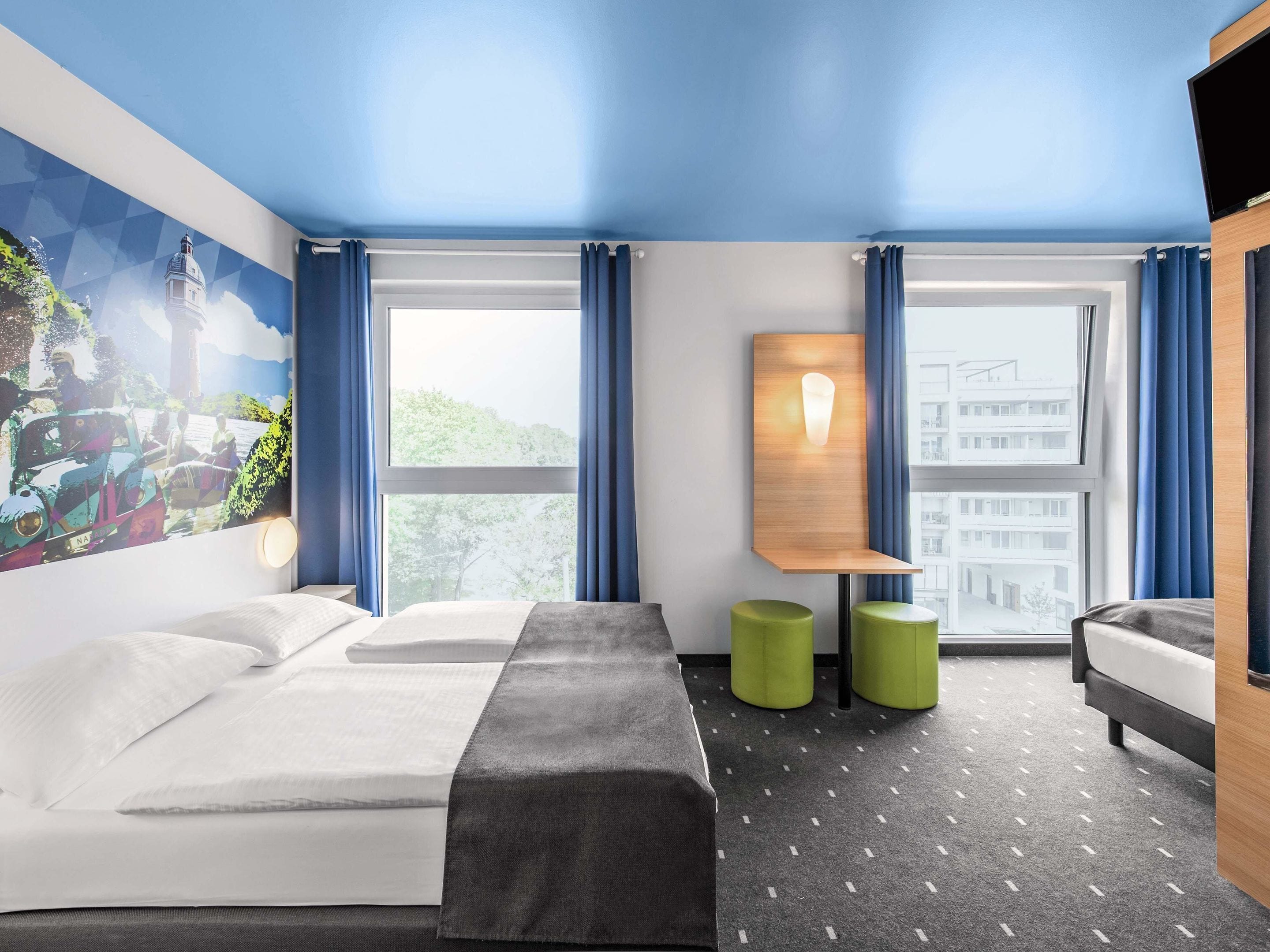 Hypo-allergenic bedding, desk, soundproofing, free WiFi