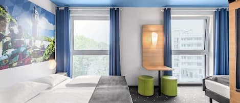 Hypo-allergenic bedding available, desk, soundproofing, WiFi (free)