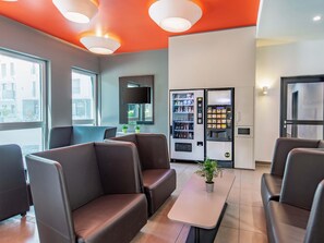 Lobby - B&B Hotel Neu-Ulm (Neu-Ulm)