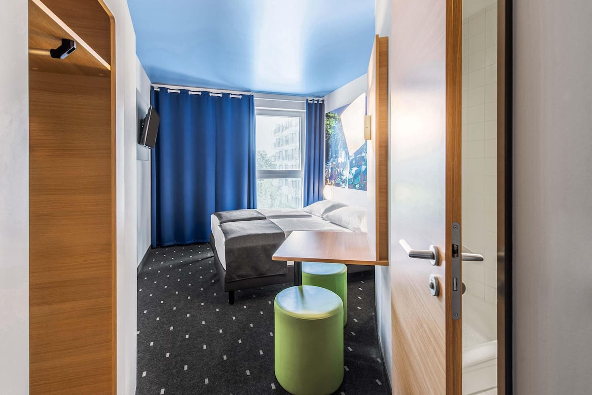 Twin Room | Hypo-allergenic bedding, desk, soundproofing, free WiFi