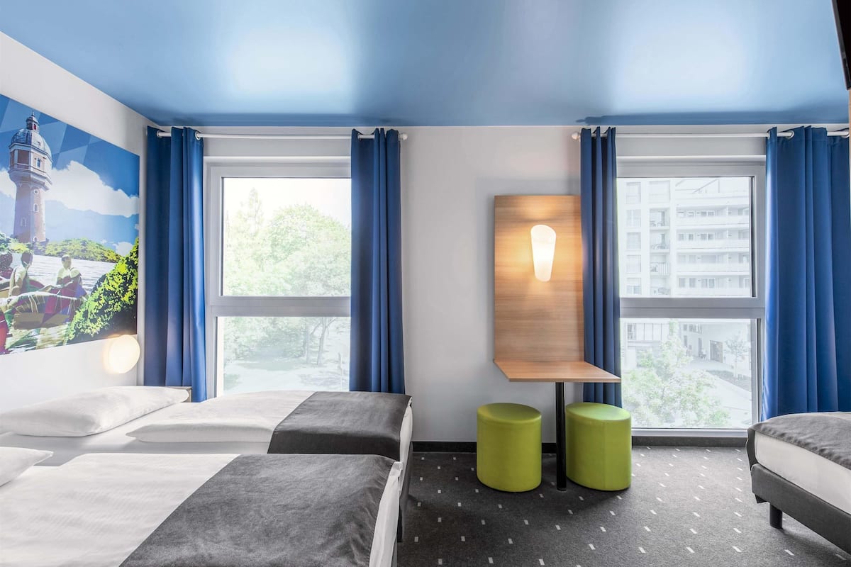 Hypo-allergenic bedding, desk, soundproofing, free WiFi