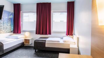 Schreibtisch, schallisolierte Zimmer, kostenloses WLAN, Bettwäsche