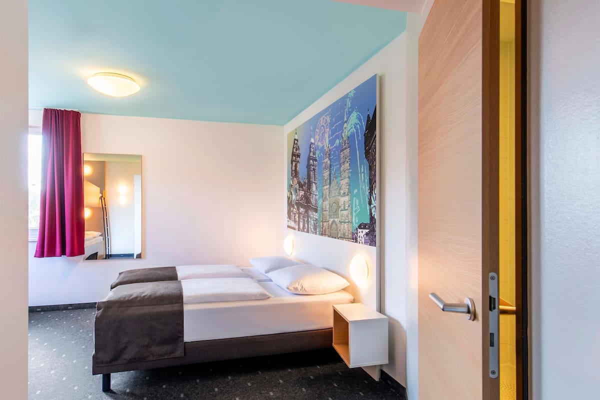 Vierbettzimmer | 1 Schlafzimmer, Schreibtisch, schallisolierte Zimmer, kostenloses WLAN