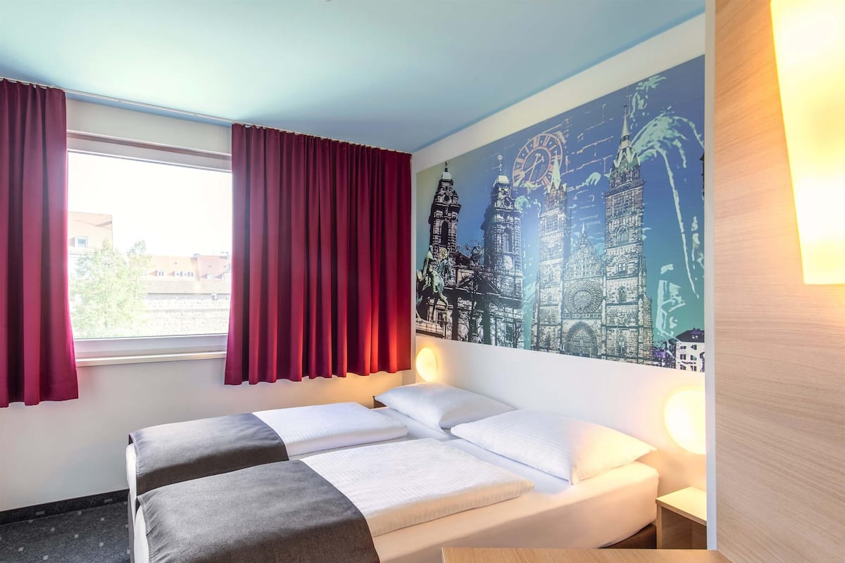 Zweibettzimmer | Schreibtisch, schallisolierte Zimmer, kostenloses WLAN, Bettwäsche