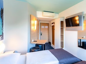 1 bedroom, desk, soundproofing, free WiFi