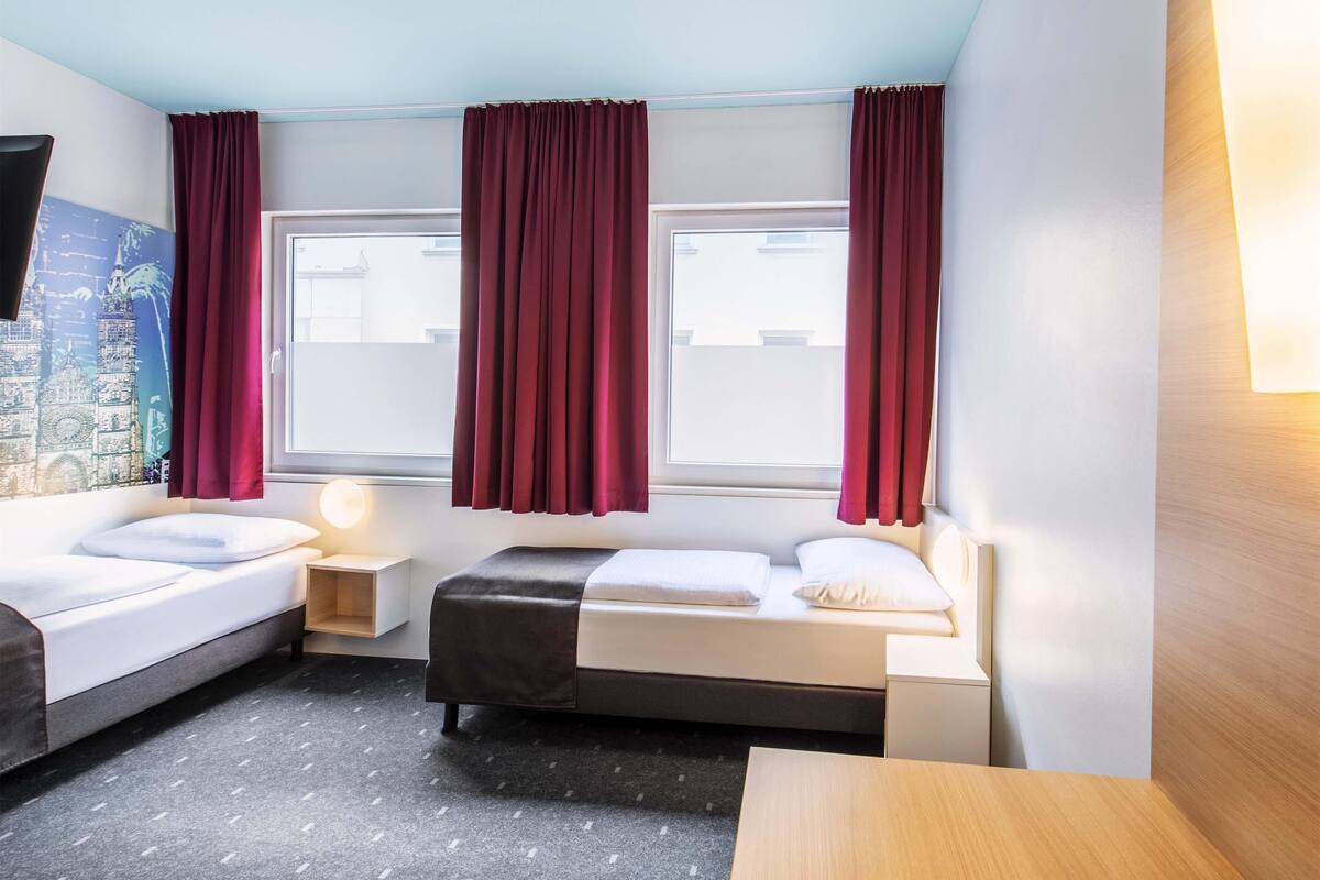 desk, soundproofing, free wifi, bed sheets