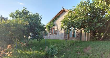 Quiet house, 2 bedrooms, terrace, pets allowed, parking, EV charging