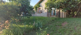 Quiet house, 2 bedrooms, terrace, pets allowed, parking, EV charging