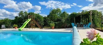 Quiet house, 2 bedrooms, terrace, pets allowed, parking, EV charging