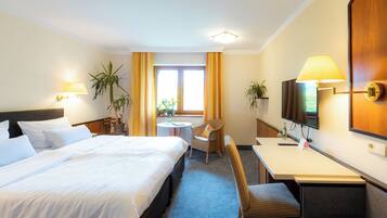 Chambre Standard double, animaux de compagnie interdits | Literie hypoallergénique, ameublement unique, rideaux d’obscurcissement