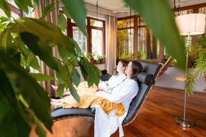 ห้องทรีทเมนท์สำหรับคู่รัก, ซาวน่า, ห้องอบไอน้ำ, การนวดด้วยหินร้อน