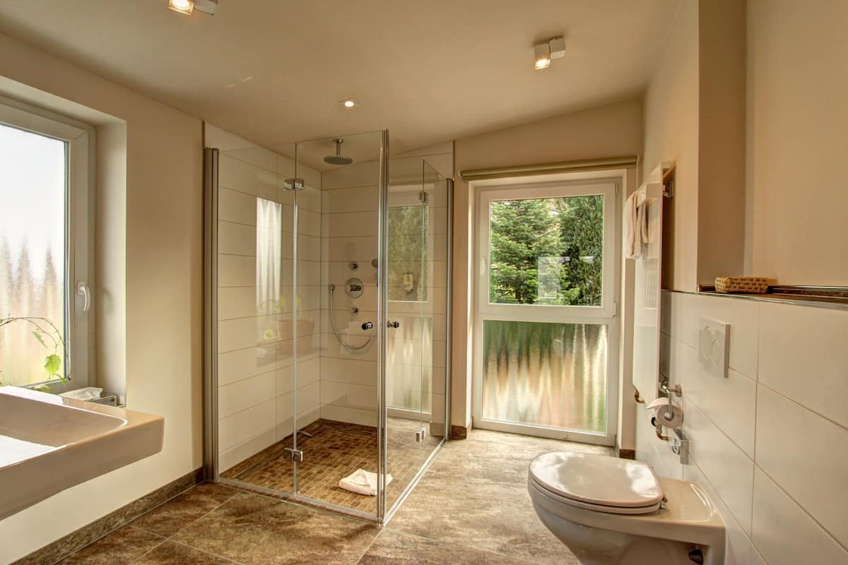 premium chalet (haus mühlensiek) | bathroom | hair dryer, bathrobes, slippers, towels