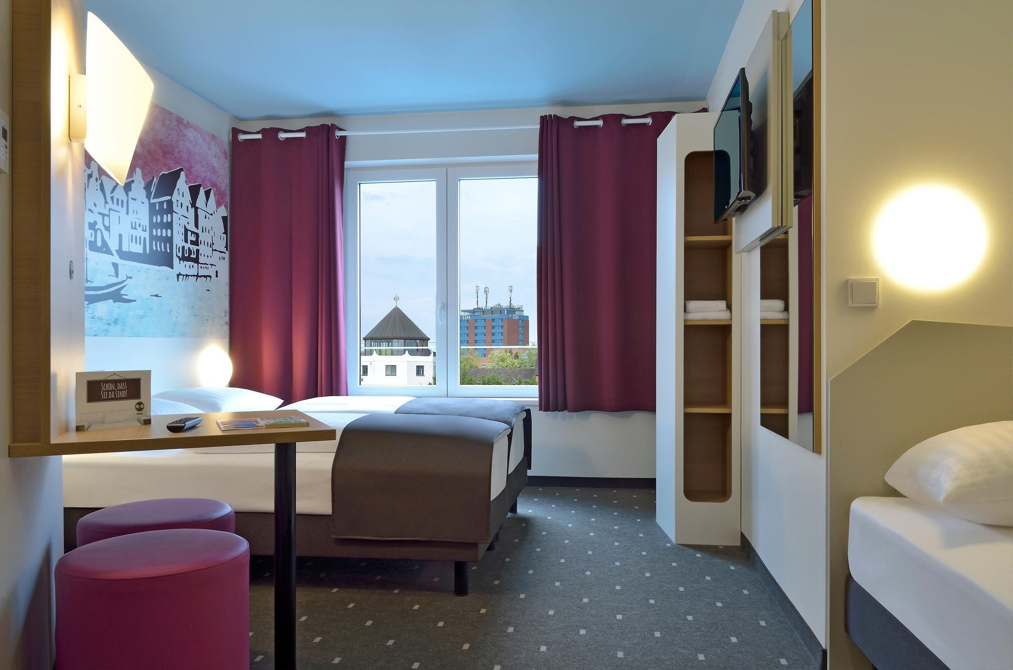 Hypo-allergenic bedding, desk, soundproofing, free WiFi