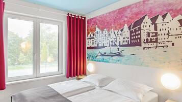 Hypo-allergenic bedding, desk, soundproofing, free WiFi