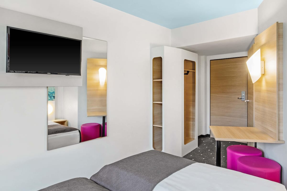 Twin Room | Hypo-allergenic bedding, desk, soundproofing, free WiFi