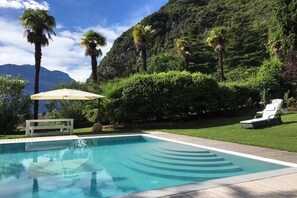 Outdoor pool - Historic villa, 1 km to the beach, 500m to the city, pool, sauna (Riva del Garda)