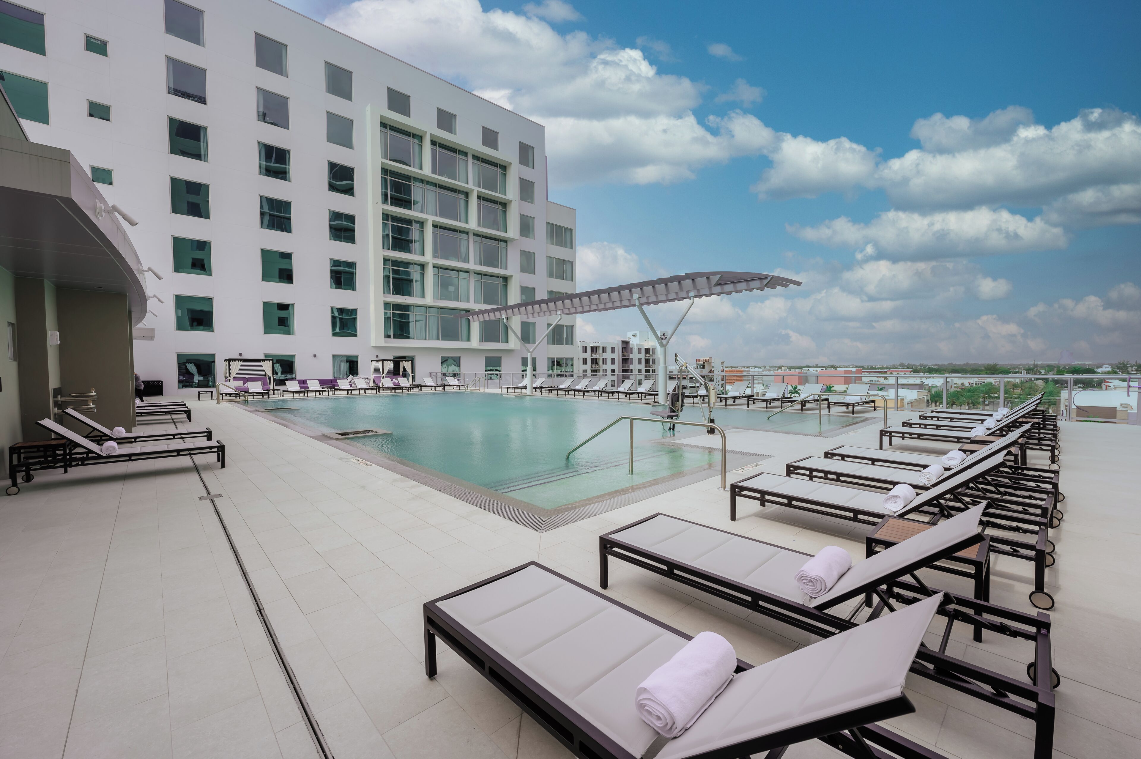 室外游泳池，免费小屋，池畔遮阳伞