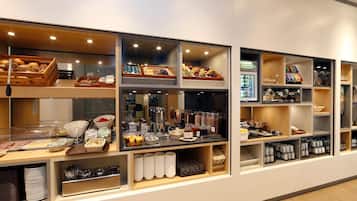 Dagelijks ontbijtbuffet (EUR 13.9 per persoon)
