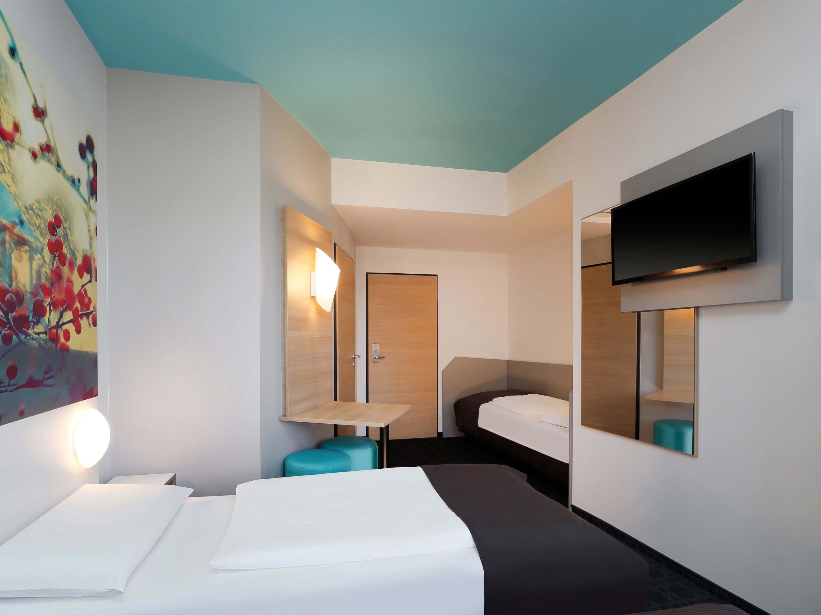 三人房 | 办公桌、隔音、免费 WiFi、床单