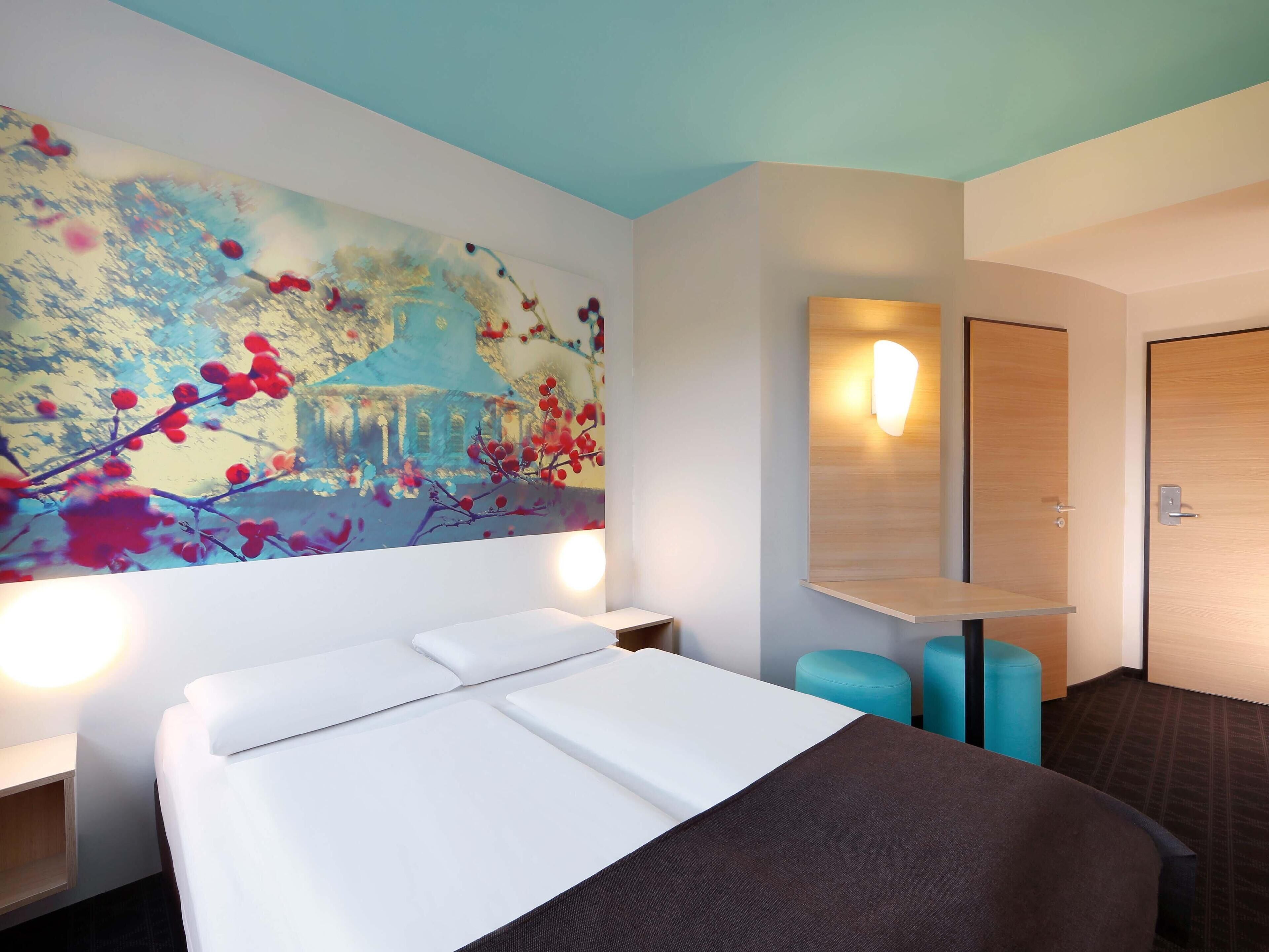 双人房 | 办公桌、隔音、免费 WiFi、床单