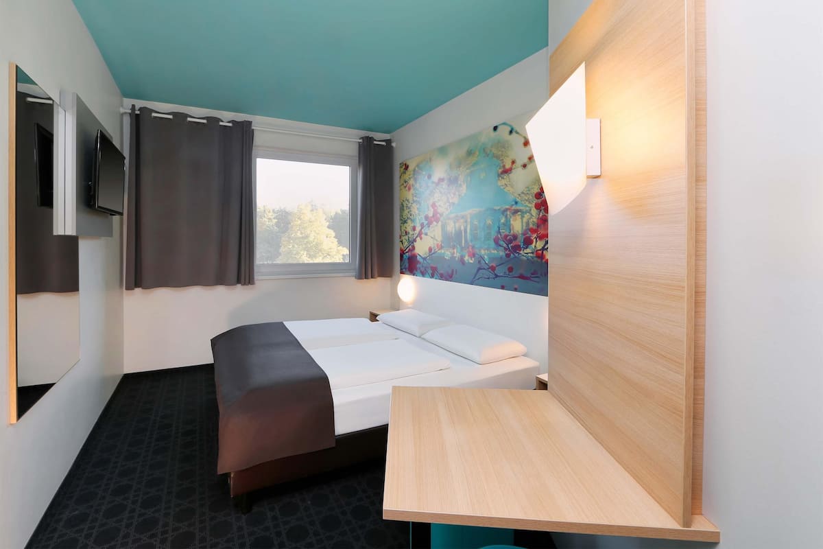 Double Room | Desk, soundproofing, free WiFi, bed sheets